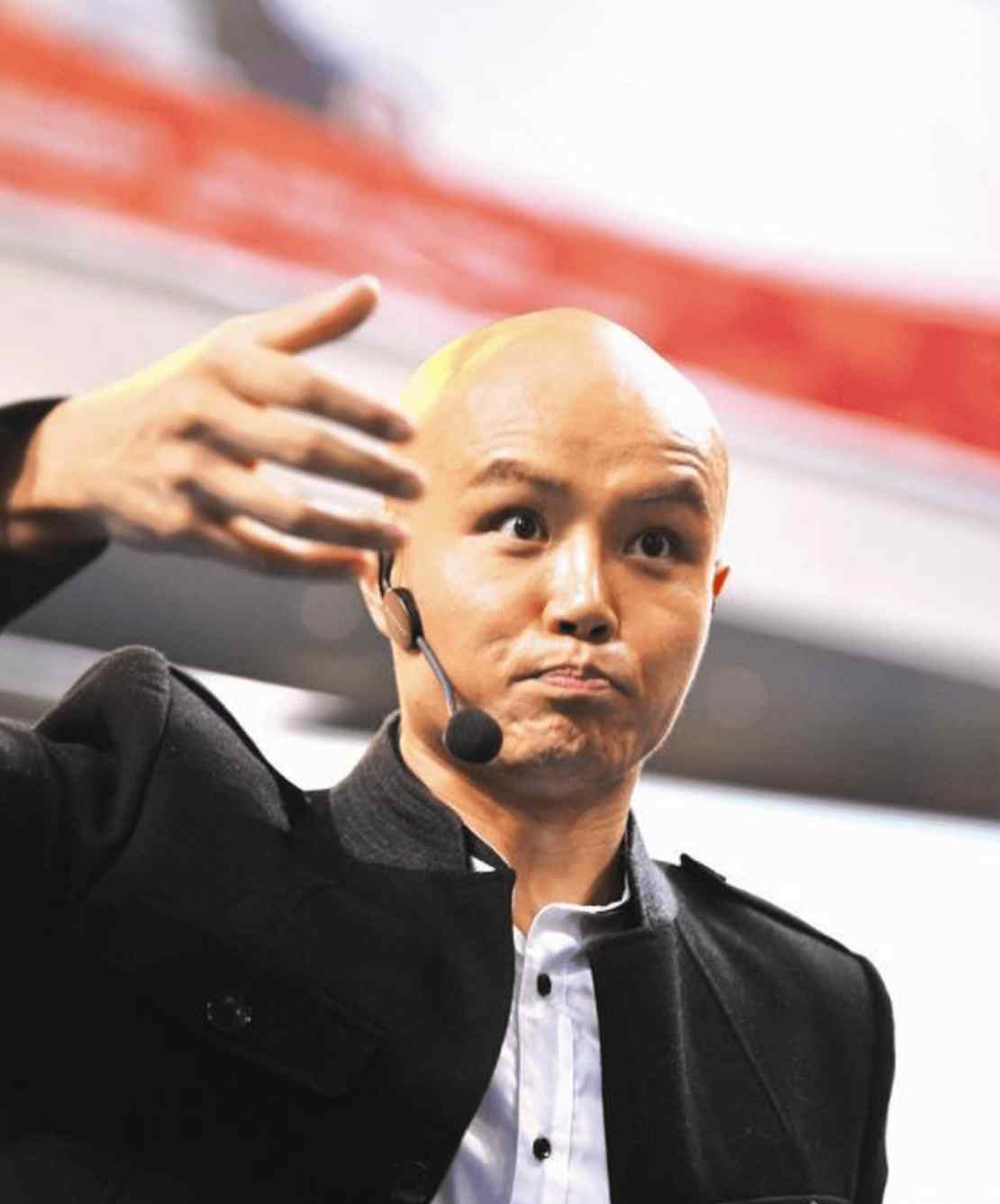 乐嘉现状 从金牌主持人到街头卖力商演，乐嘉当初多嚣张，现状就有多惨
