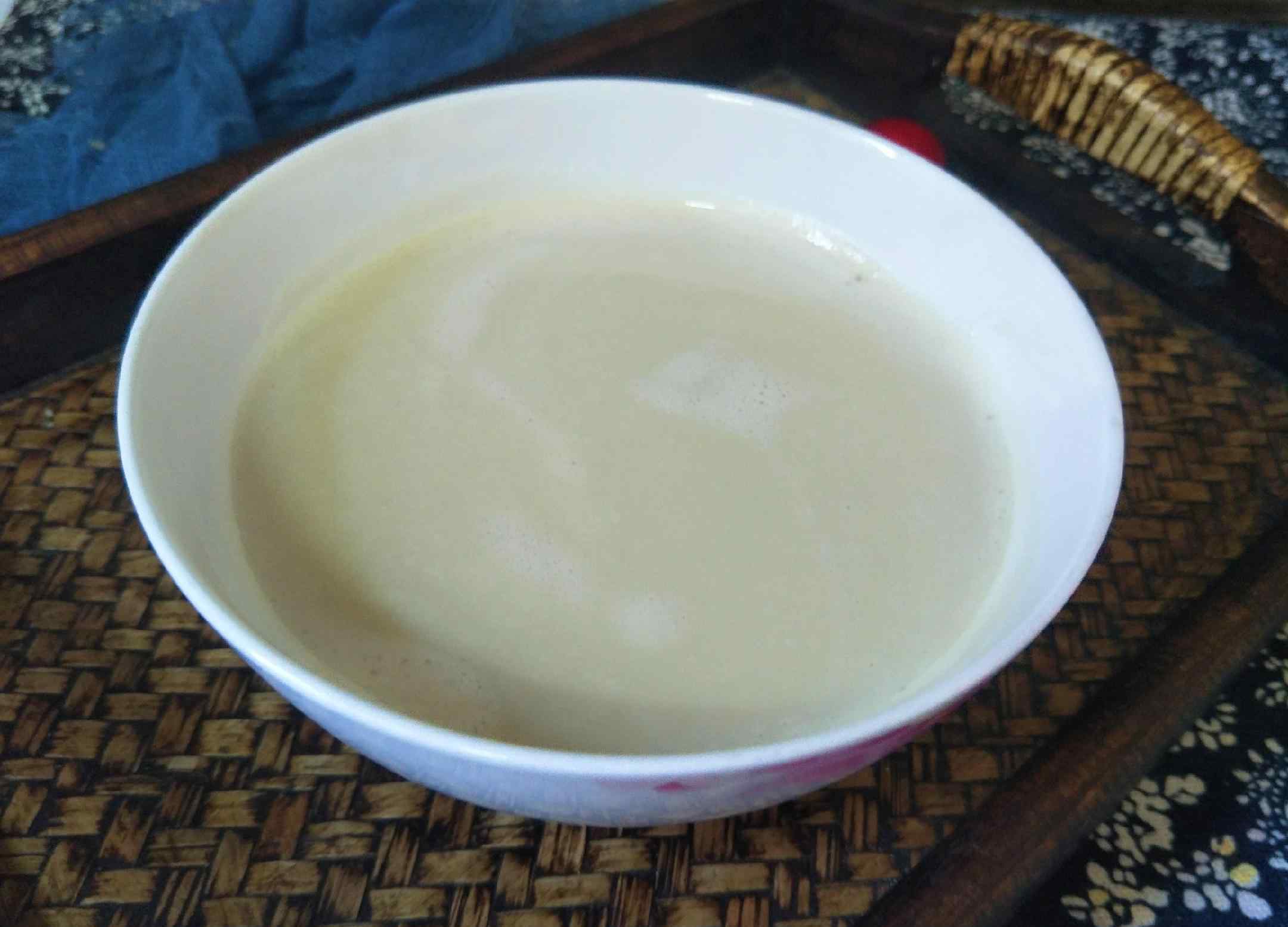 美的破壁机打豆浆方法 破壁机做豆浆，步骤简单，豆浆又香又浓，味道真好喝