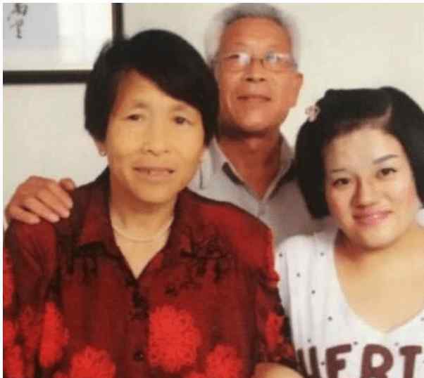 张月乔 因星光大道扬名的“山楂妹”张月乔，成名后谢绝认亲只爱养父母