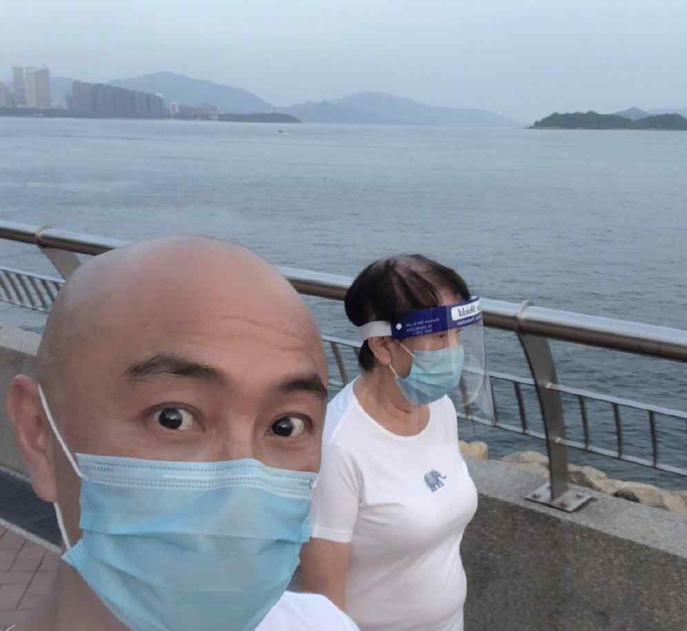 张茜张卫健 张卫健张茜已分居1年，结婚14年无子女，知道原因让人感动！