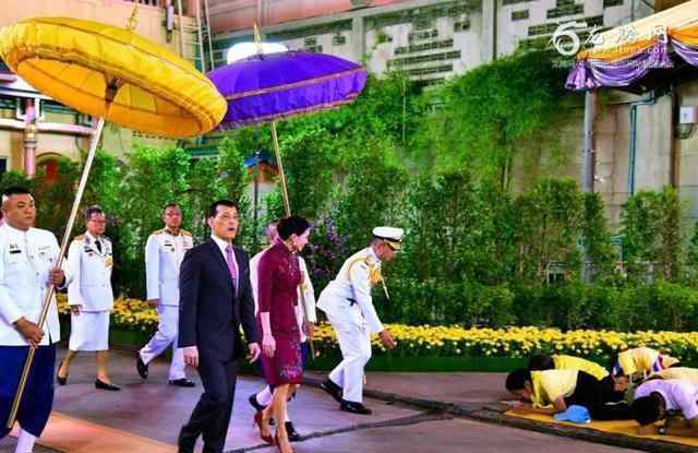泰国国王 泰国人民需要像国王行跪拜之礼那中国游客见到国王怎么办