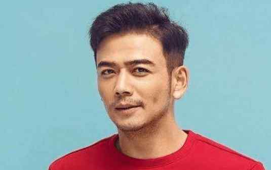 演员杨烁 36岁型男杨烁，“隐藏”9年的妻子，原来是熟悉的童年女神