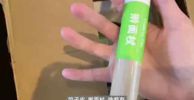 妈不嫌你胖！妈妈给女儿寄50箱年货并手绘菜谱 连擀面杖都寄来了