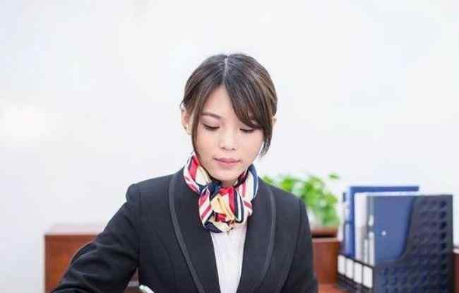 二十万存定期一年利息多少 存款过20万别再存定期了，银行员工：这样存，每年利息近万！