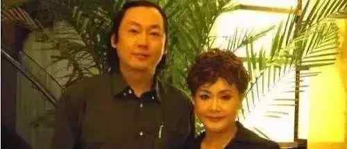 李谷一丈夫 74岁李谷一曝二婚老公近照，大6岁却像母子，前夫儿子长相帅气