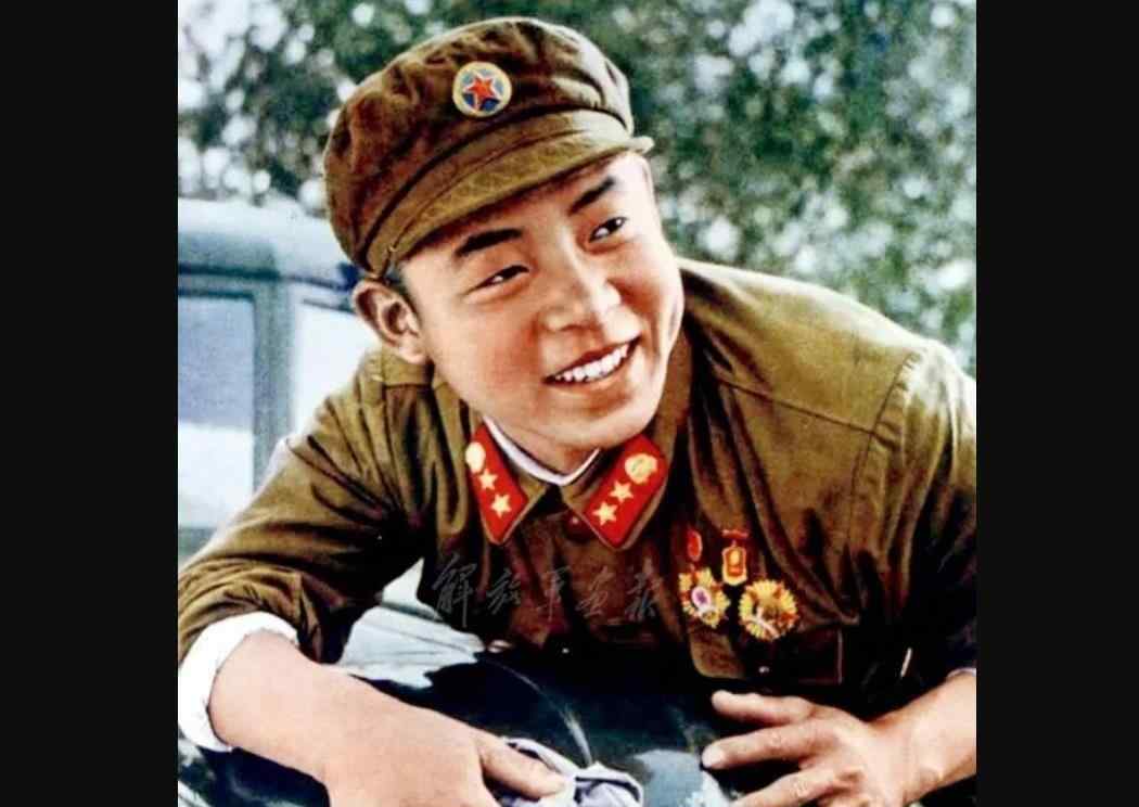 告诉你一个真实的雷锋 富二代？摆拍？摩托车和皮夹克，告诉你一个真实的雷锋