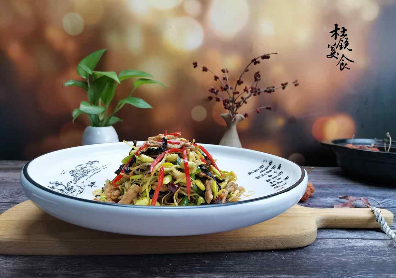 自发黄豆芽 年夜饭更要纯天然，自发黄豆芽健康零添加，这样炒上桌光盘