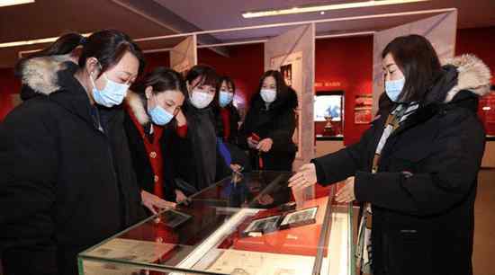 洪钢 天津女排最大功臣却无缘国家队，30岁终成郎平弟子，今成大学教练文章配图