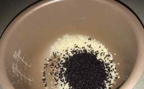 可以直接蒸黑米饭吗 蒸黑米饭，别直接下锅，掌握3点小窍门，黑米饭自然香甜更软糯