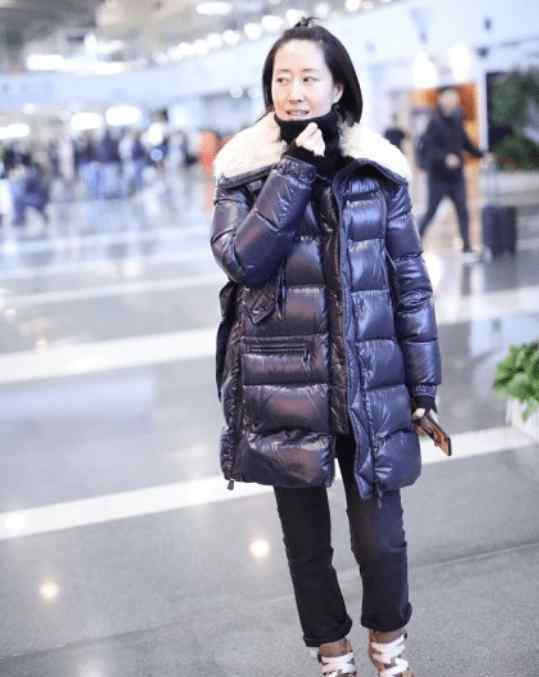 45岁留什么发型显年轻 真服了刘敏涛，那么短的头发还冲头扎个小啾啾，45岁素颜也显嫩