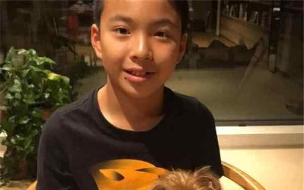 王中磊儿子 王中磊儿子长大了！14岁近照被吐槽长残，蓄起胡须显老成