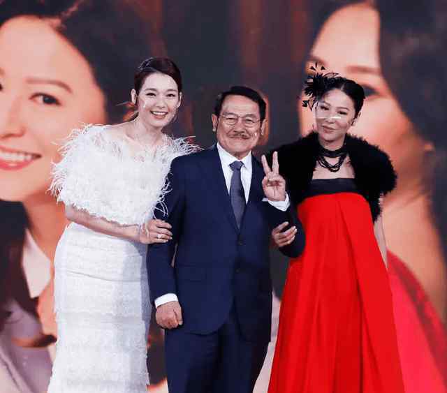 马国明身高 TVB红毯：女星大秀事业线，马国明王浩信有型，郑裕玲有点吓人