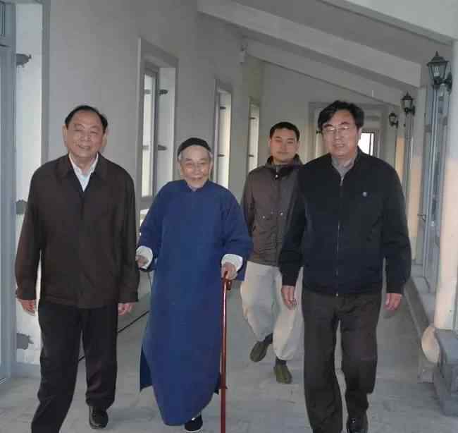 权位 南怀瑾老师：权位就是魔鬼，到手以后，别着魔了。