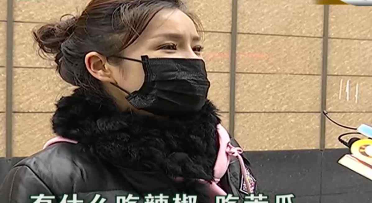 理发店学徒骗局 16岁男孩在理发店打工，怒曝光被惩罚十几次，女子：还要喝马桶水