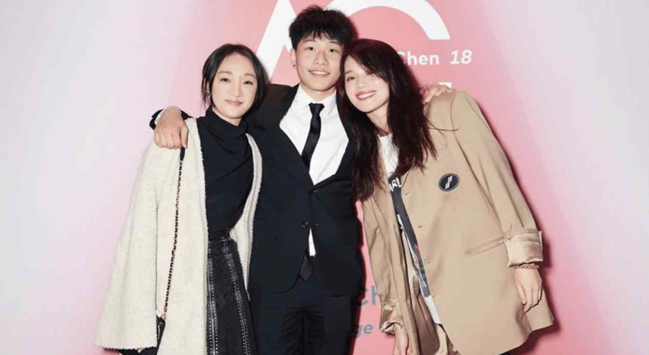 陈坤儿子是亲生的吗 陈坤儿子19岁庆生，和女友亲密互动撒狗粮，生母至今依然是迷