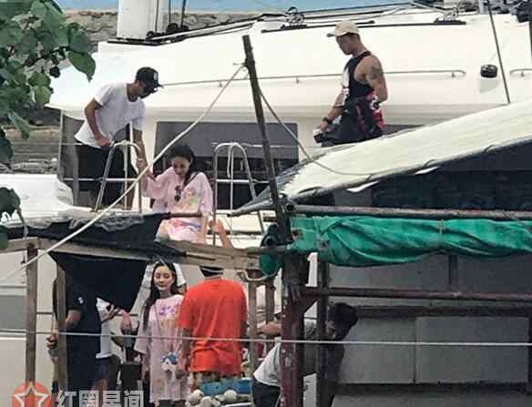 贾乃亮父母 贾乃亮父母是做什么的 李小璐贾乃亮PG One一起游玩