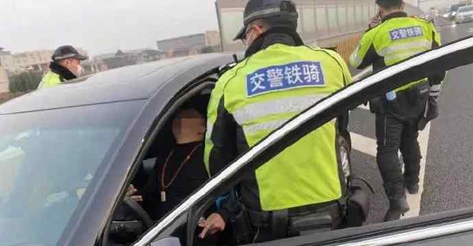 男子和老婆吵架致四肢痉挛 车辆失控瞬间 他用尽全力救了自己