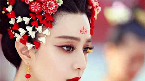 女孩为什么不能叫曌 武则天造18个新字，其中17个被废除，被保留的不少女生用它来起名