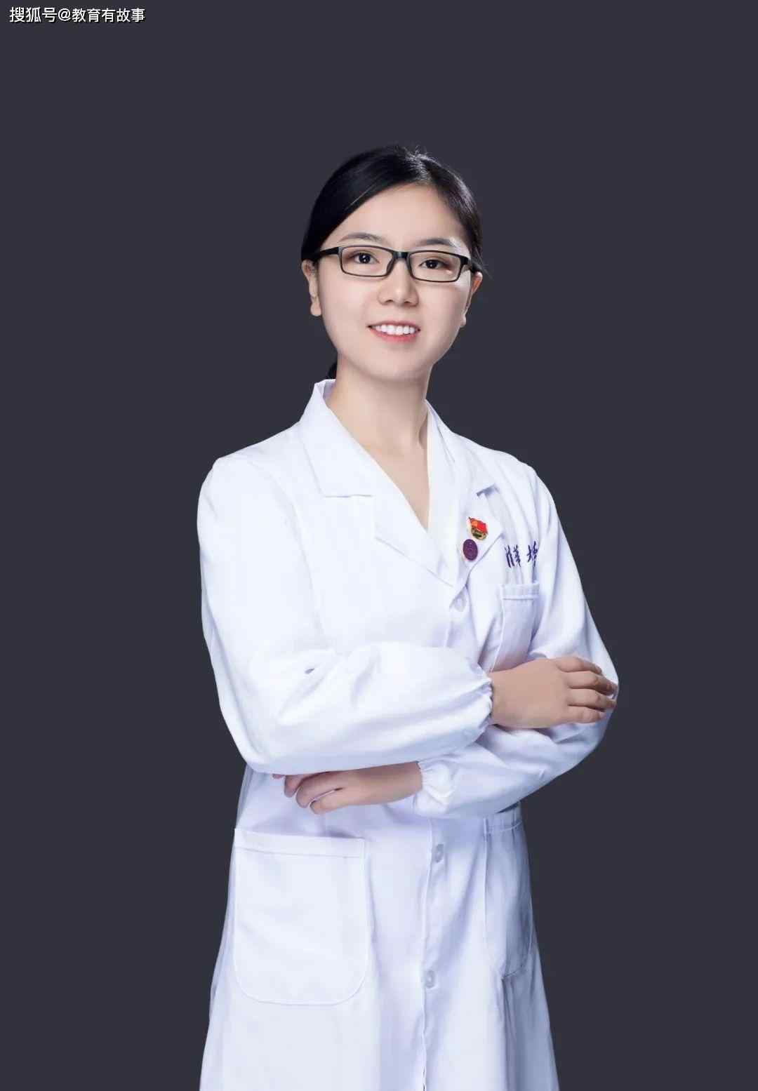 最美女大学生 她是清华最美女博士，全国只有十人，看到颜值后网友送她4个字