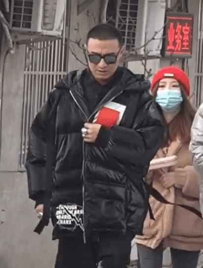 汪峰发型 汪峰寸头造型去油成功，摇滚大叔秒变小鲜肉，颜值回春了