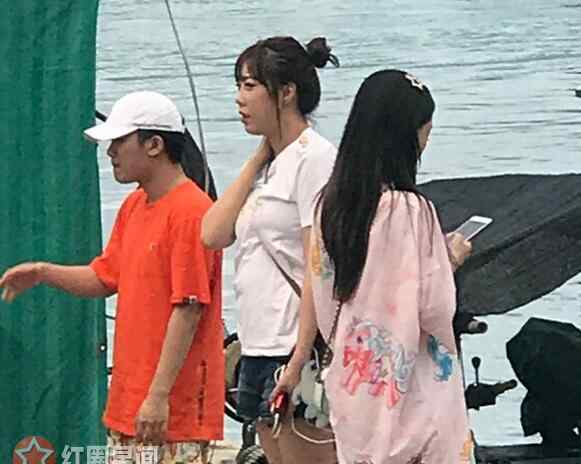 贾乃亮父母 贾乃亮父母是做什么的 李小璐贾乃亮PG One一起游玩