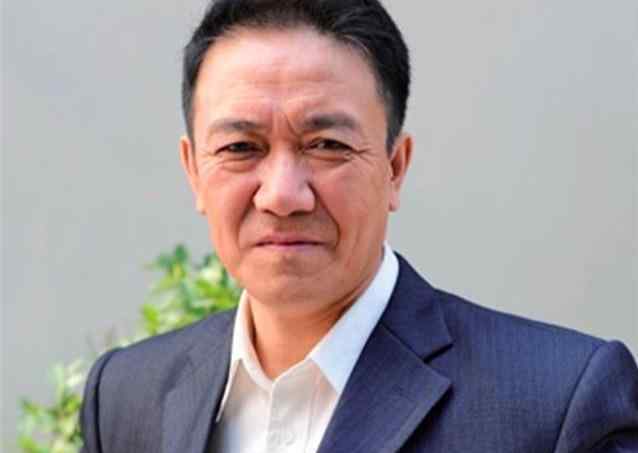 李野萍 李幼斌抛弃相伴20年妻子，却娶小13岁有二次婚姻女星，至今不敢公开现任岳父