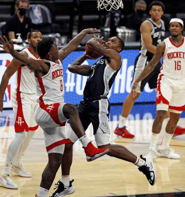 nba摆烂最疯狂一年 新当家27+15！火箭疯狂一战，哈登离队激怒众人，狂抢49板爆冷拒摆烂