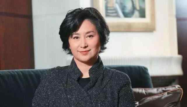 水房赖照片 梁安琪向何超琼认输，洗米华为何还支持她，并非因为他讲义气？