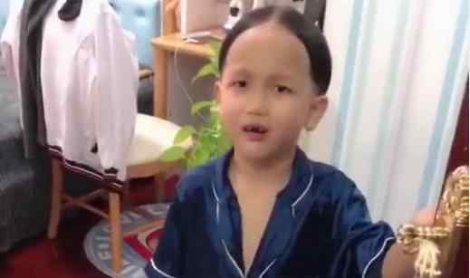 汉奸发型 “汉奸头宝宝”被老妈整走红，发型没谁了，网友：门牙是亮点