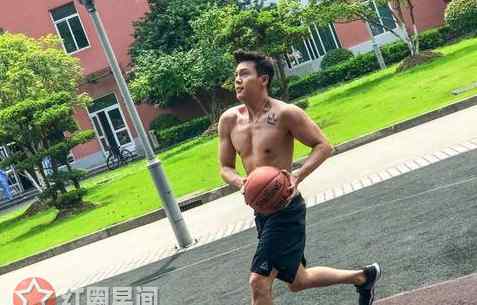 蔡卓妍大秀身材 陈伟霆阿sa之间的爱恨纠纷 陈伟霆大秀肌肉照霸气十足