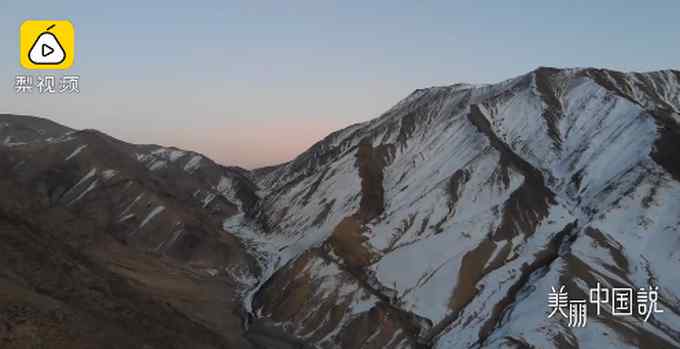 新疆盘龙古道30公里有600个S弯 如巨龙横卧4000米高原