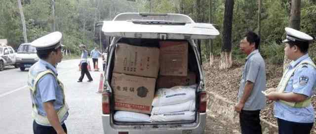 拉货面包车 面包车不让拉人也不让拉货？车主：那还能干啥？