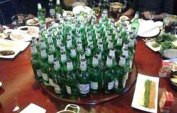 东北白酒 最能喝酒的不是东北，这地方的人们喝酒：白酒1斤半，啤酒随便灌