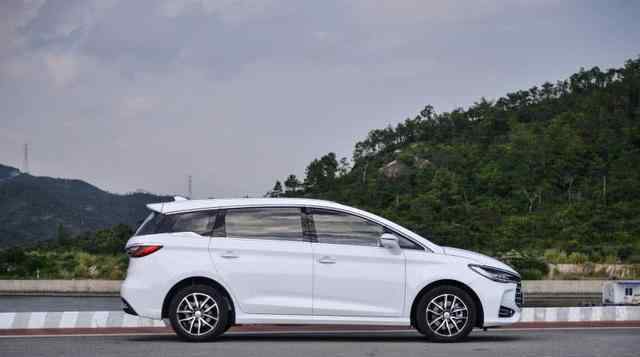 国产mpv 最美的国产MPV，颜值甩宝骏730十条街，懂车的人都买了它