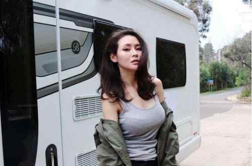 佟丽娅产子 中戏校花于明加：与佟丽娅齐名，被张国立捧红，结婚生子被圈遗忘