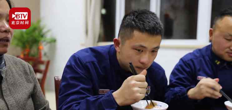 他说这道菜真香 得知真相后泪奔 网友：谢谢你们的付出
