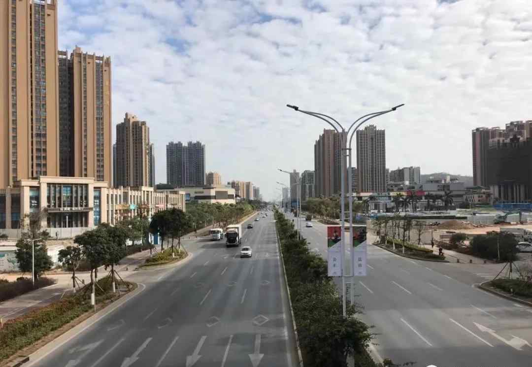 白藤湖 昨天去了趟湖心路口！说是郊区，我觉得更像是珠海新城区！