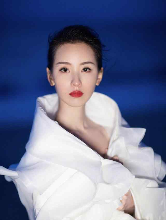 花千骨2016电影 电影版《花千骨》已经拍摄完成，女主角是陈都灵，会有人看吗？