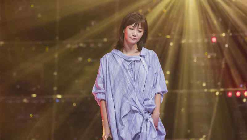 徐静蕾的老公 46岁徐静蕾已冷冻卵子，自爆准备代孕，身边很多人都这样