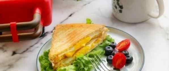 简单三明治的做法 鸡蛋芝士三明治营养均衡，做法简单小白也能学会，只需6个步骤