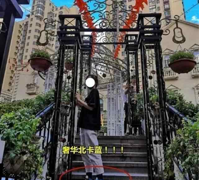 满天星鞋 满天星小姐姐为何不做网红？首次秀生活照，看清脚上1双鞋，富二代