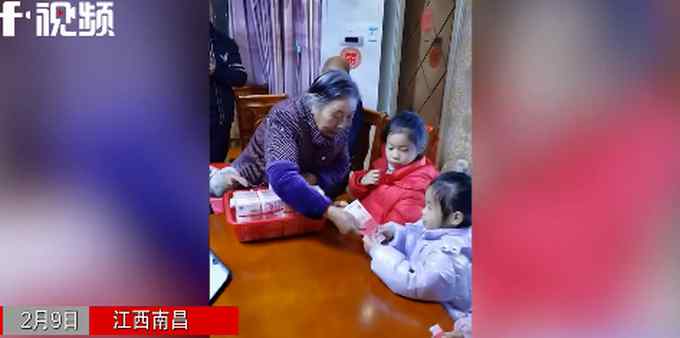 老人用筐装80万给晚辈发压岁钱 网友：这简直像是在发年终奖！