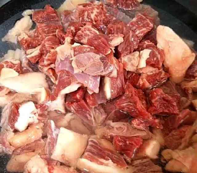 高压锅炖牛肉多长时间 湖南大爷炖牛肉，三斤一锅炖，出锅不要五分钟全家人吃干净