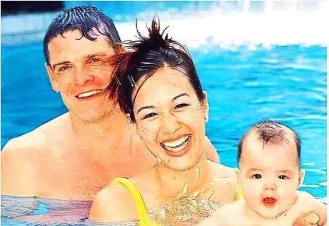 钟丽缇前夫 49岁钟丽缇：看了前两任丈夫，再看看现任丈夫，难怪当年要离婚