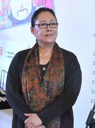 斯琴高娃的儿子 71岁斯琴高娃近况堪忧，憔悴难掩，发福严重，3婚2离情路坎坷