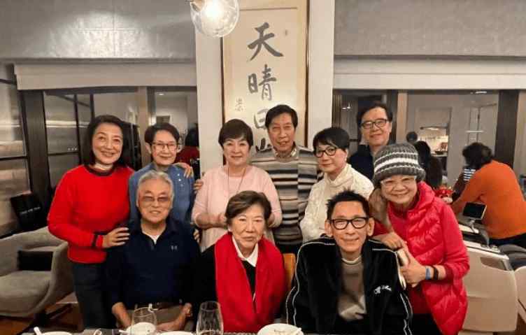 刘子千 姜大卫夫妇参加老戏骨聚会，谢贤前妻显富态，邓光荣遗孀罕露面