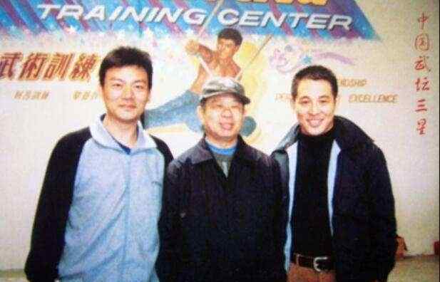 甄三 他是李连杰的大师兄，演黄飞鸿出名，48岁去世后两任妻子争家产