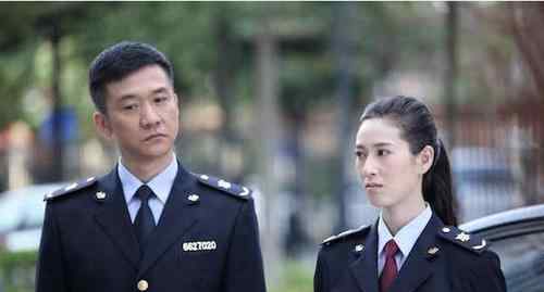 黄志忠现任老婆 因《亮剑》一炮而红，成名后抛妻弃子另寻新欢，今50岁成这样