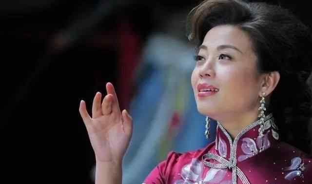 歌唱家李谷一 李谷一的“女儿”曝光，原来竟是我们熟悉的歌手，连续20年登上春晚
