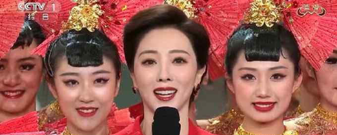 央视春晚“李思思口红色号”又上热搜！网友：要不问问李佳琦？